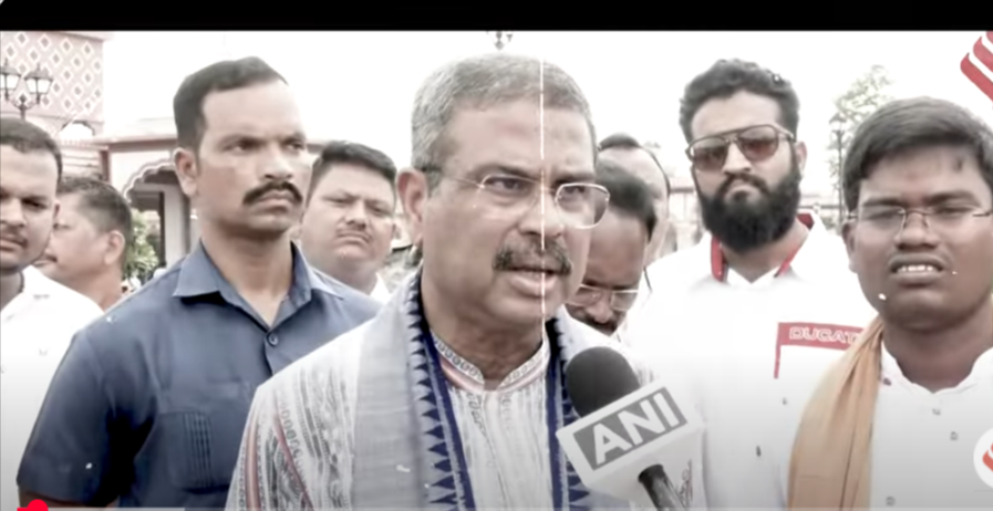 बिहार राजनीति, राहुल गांधी, वोट अधिकार यात्रा, प्रधानमंत्री मोदी अपशब्द, कांग्रेस माफी, BJP हमला, Tejashwi Yadav, Nitish Kumar, Bihar Elections, Muzaffarpur Rally