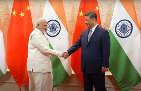 प्रधानमंत्री नरेंद्र मोदी और चीनी राष्ट्रपति शी जिनपिंग की 40 मिनट की द्विपक्षीय बैठक ने भारत-चीन रिश्तों को नई दिशा दी है। जानिए बैठक का महत्व, वैश्विक असर और भविष्य की राह।